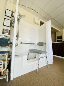 Tub cut, tub transfer bench and grab bars are shown in the Oakley Home Access Showroom
