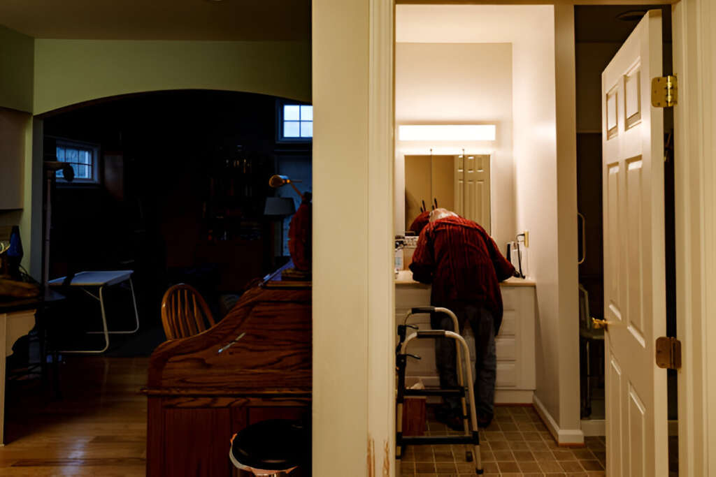 Bathroom-Lighting-for-seniors